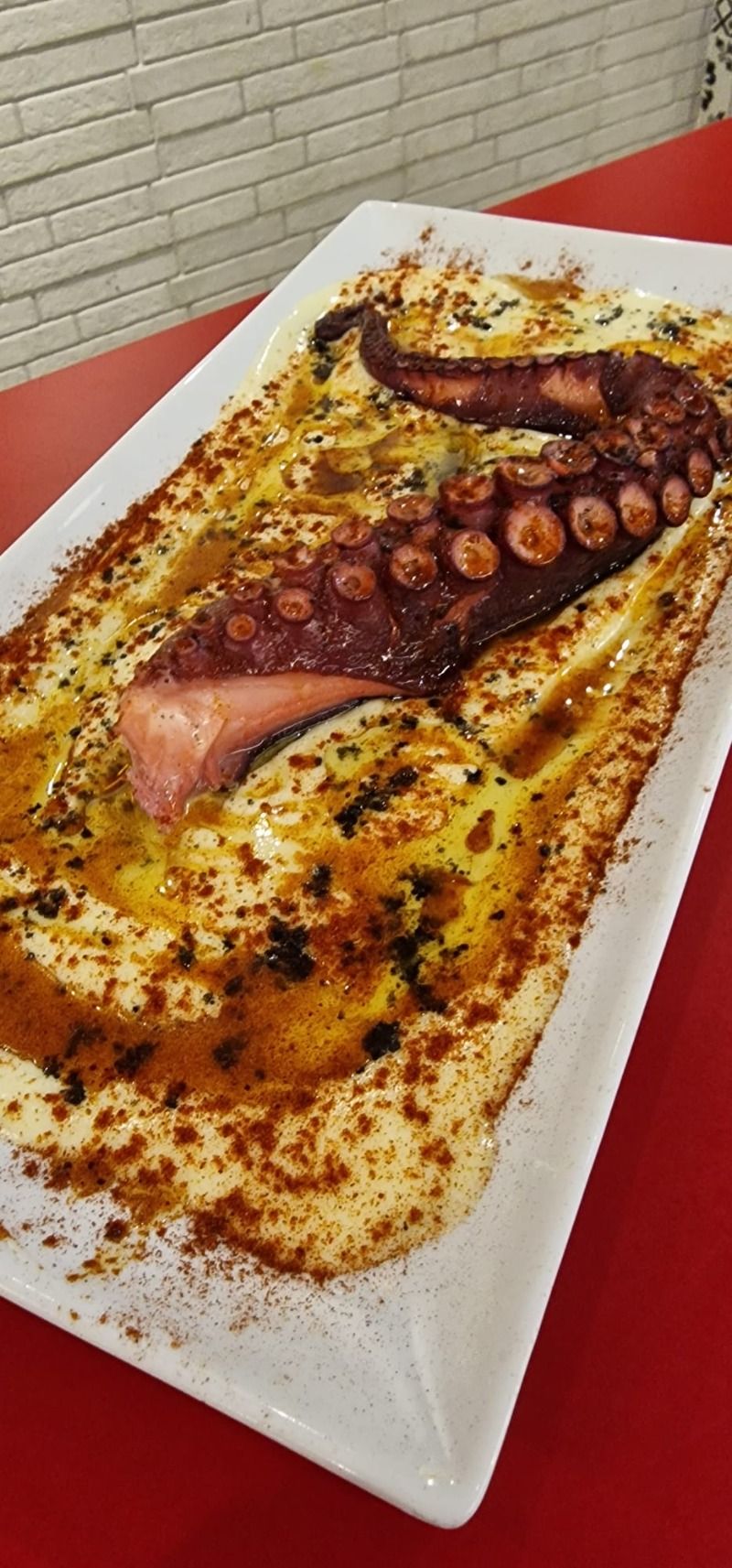Pata de Pulpo Cocida Base Parmenthier 3 Pimentones Vera
